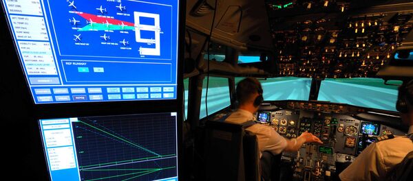 Внутри кабины – симулятора Боинга 737 Внутри кабины – симулятора Боинга 737 - Sputnik Узбекистан