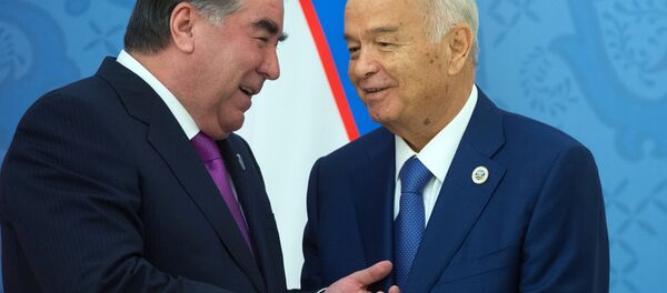 Тожикистон президенти Эмомали Раҳмон ва Ўзбекистоннинг Биринчи президенти Ислом Каримов Тожикистон президенти Эмомали Раҳмон ва Ўзбекистоннинг Биринчи президенти Ислом Каримов - Sputnik Ўзбекистон