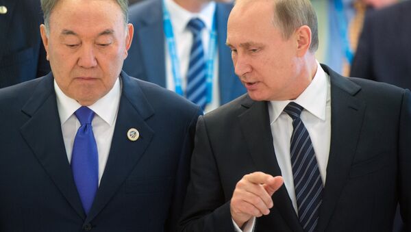 Президент РФ Владимир Путин (справа) и президент Казахстана Нурсултан Назарбаев - Sputnik Узбекистан