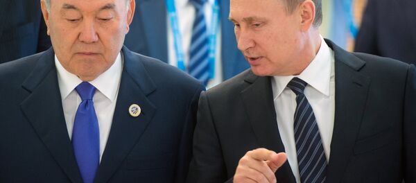 Президент РФ Владимир Путин (справа) и президент Казахстана Нурсултан Назарбаев - Sputnik Узбекистан