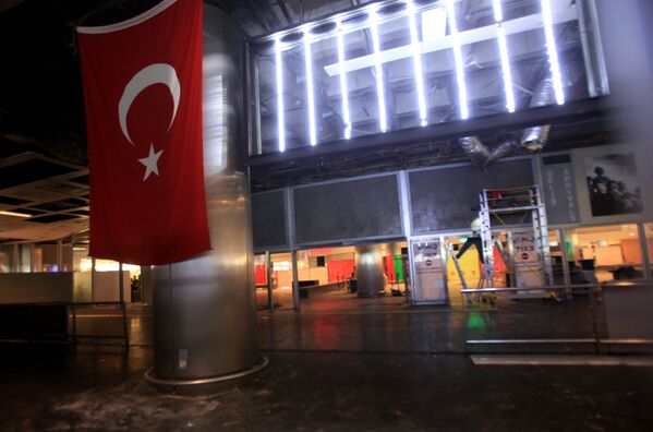 Ситуация в международном аэропорту имени Ататюрка в Стамбуле - Sputnik Узбекистан