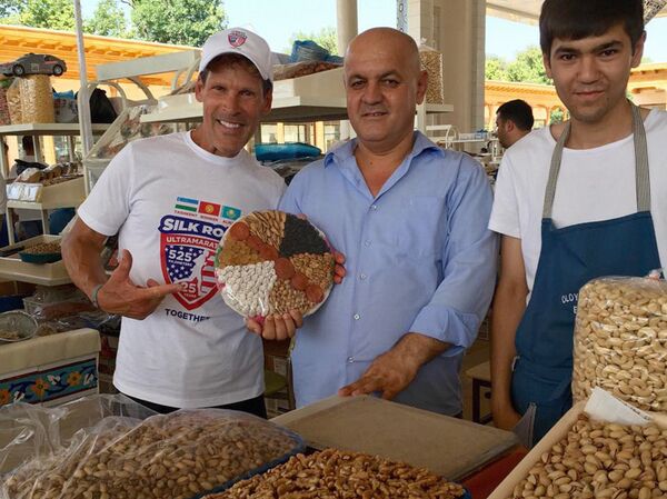 Американский ультрамарафонец Дин Карнасис в Ташкенте - Sputnik Узбекистан