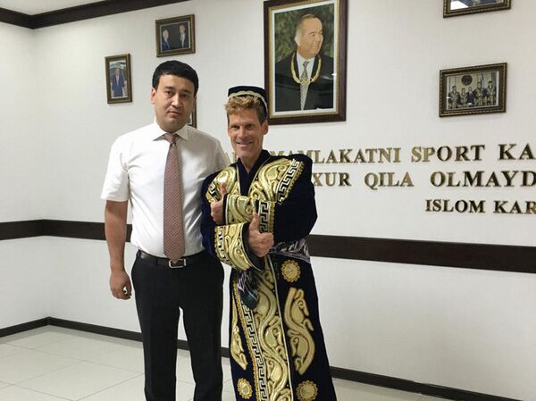 Американский ультрамарафонец Дин Карнасис в Ташкенте - Sputnik Узбекистан