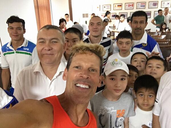 Американский ультрамарафонец Дин Карнасис в Ташкенте - Sputnik Узбекистан