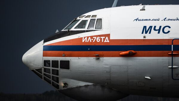 Samolet Il-76TD MChS RF v aeroportu - Sputnik O‘zbekiston