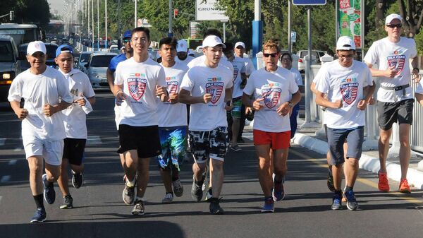 525-километровый забег по маршруту древнего Шелкового пути - Sputnik Узбекистан