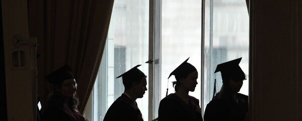 Вручение дипломов с отличием выпускникам МГУ им. М.В.Ломоносова Вручение дипломов с отличием выпускникам МГУ им. М.В.Ломоносова - Sputnik Ўзбекистон