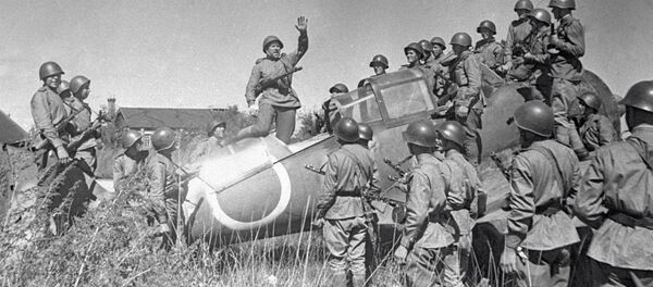 Воины Красной Армии на Харбинском аэродроме Воины Красной Армии на Харбинском аэродроме - Sputnik Ўзбекистон