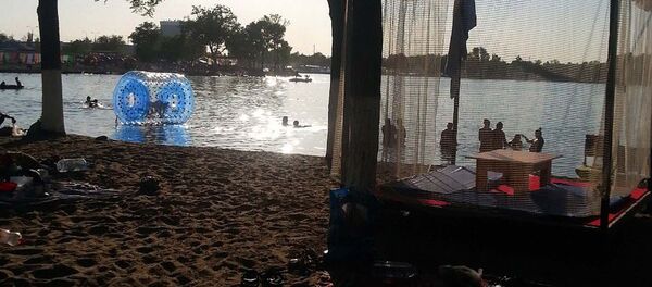 Пляж на озере Бахт кули - Sputnik Узбекистан