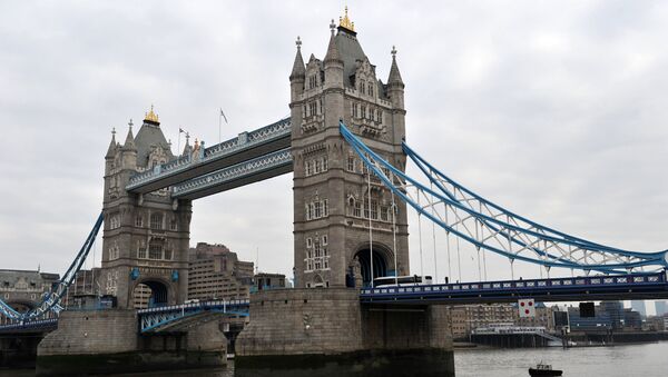 Тауэрский мост над рекой Темзой в Лондоне. - Sputnik Узбекистан