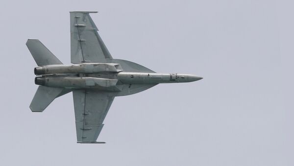 F-18 qiruvchisi - Sputnik O‘zbekiston