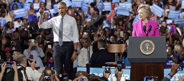 АҚШ президентлигига номзод Хилари Клинтон ва АҚШ президенти Барак Обама АҚШ президентлигига номзод Хилари Клинтон ва АҚШ президенти Барак Обама - Sputnik Ўзбекистон