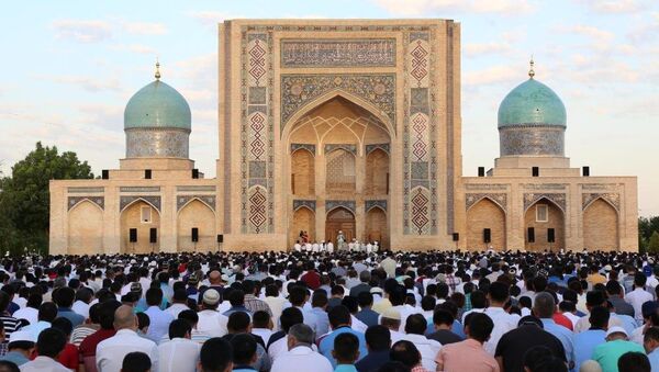 В намазе в мечети Хазрати Имам приняли участие более 50 тысяч верующих - Sputnik Узбекистан