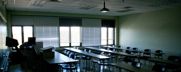 Бўш ўқув хонаси Бўш ўқув хонаси - Sputnik Ўзбекистон