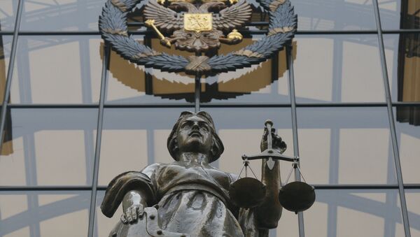 Статуя Фемиды на фасаде здания Верховного суда РФ в Москве - Sputnik Узбекистан