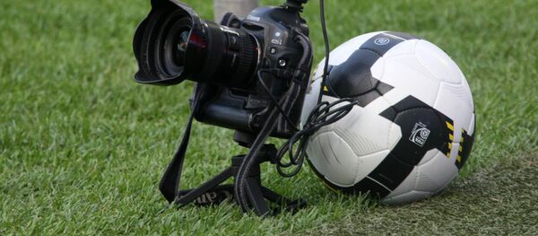 Masofadan boshqariladigan fotokamera, futbol uchrashuvi vaqtida - Sputnik O‘zbekiston