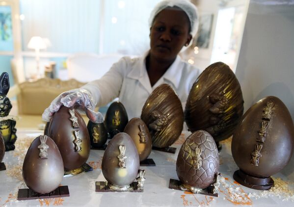 Пасхальные шоколадные яйца шоколадного дома Ivorian Chocolate Hous - Sputnik Узбекистан