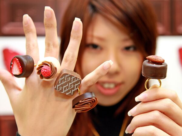 Шоколадные украшения на  Amour du Chocolat в Токио - Sputnik Узбекистан