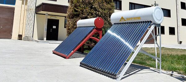 Изготовление солнечных батарей на предприятии Изготовление солнечных батарей на предприятии - Sputnik Ўзбекистон