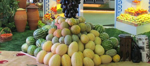 Тошкентдаги халқаро мева-сабзавот ярмаркаси Тошкентдаги халқаро мева-сабзавот ярмаркаси - Sputnik Ўзбекистон