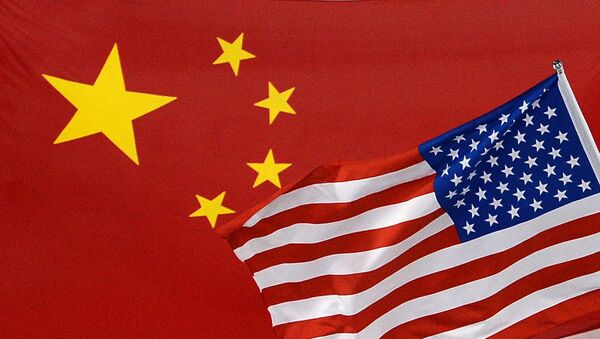 Флаг США и флаг Китая  - Sputnik Ўзбекистон