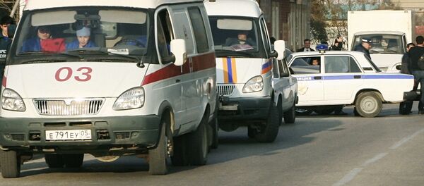 Сотрудники правоохранительных органов и Скорой помощи на месте происшествия Сотрудники правоохранительных органов и Скорой помощи на месте происшествия - Sputnik Ўзбекистон