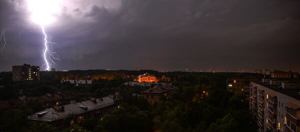 Ливень и штормовой ветер в Москве - Sputnik Узбекистан