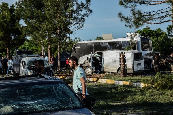 10 мая 2016 года в провинции Диярбакыр на юго-востоке Турции произошел сильный взрыв 10 мая 2016 года в провинции Диярбакыр на юго-востоке Турции произошел сильный взрыв - Sputnik Узбекистан