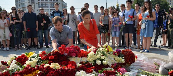 Ницца қурбонлари хотирасига гуллар - Sputnik Ўзбекистон