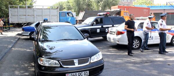 Вооруженные люди захватили здание полиции в Ереване. Кадры с места ЧП - Sputnik Узбекистан