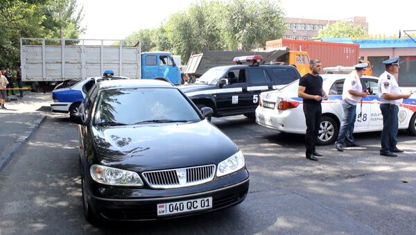 Вооруженные люди захватили здание полиции в Ереване. Кадры с места ЧП - Sputnik Узбекистан