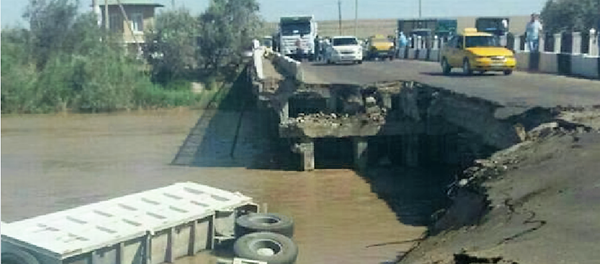 Обрушение части моста на трассе Карши-Бухара - Sputnik Узбекистан