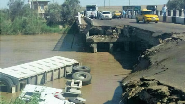 Обрушение части моста на трассе Карши-Бухара - Sputnik Узбекистан