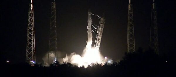 Cтарт ракеты Falcon 9 с космическим кораблем Dragon с мыса Канаверал Cтарт ракеты Falcon 9 с космическим кораблем Dragon с мыса Канаверал - Sputnik Узбекистан