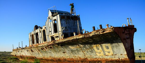 Судно на дне Аральского моря Судно на дне Аральского моря - Sputnik Узбекистан