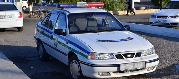 Узбекский милицейский автомобиль Узбекский милицейский автомобиль - Sputnik Ўзбекистон