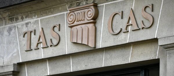 Логотип спортивного арбитражного суда CAS на штаб-квартире в Лозанне. - Sputnik Узбекистан