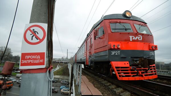 Электропоезд сбил человека в Москве - Sputnik Узбекистан