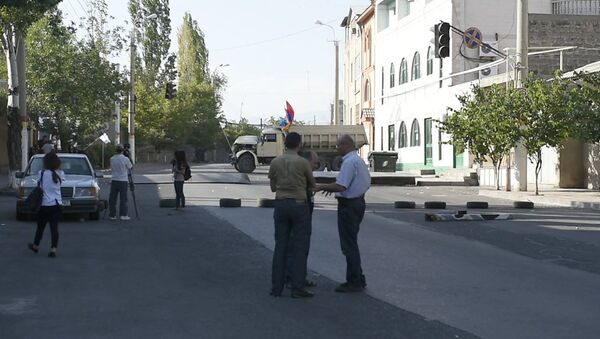 Первые интервью с места захвата полка ППС в Ереване - Sputnik Узбекистан