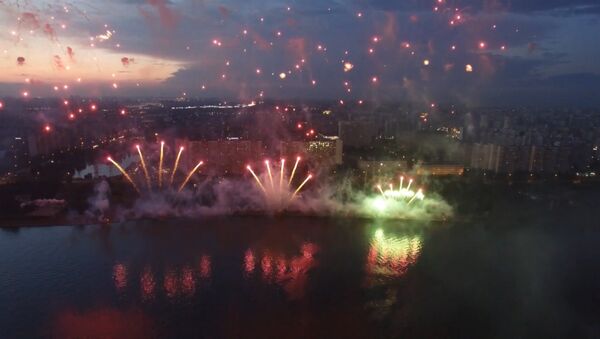 Грандиозное шоу фейерверков на фестивале Ростех в Москве - Sputnik Узбекистан