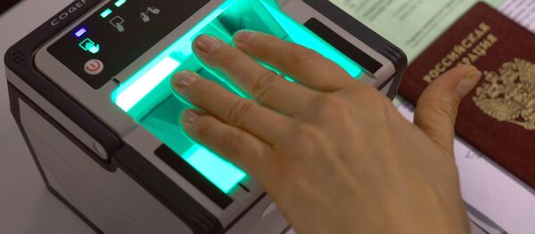 Процедура снятия биометрических данных в визовом центре Санкт-Петербурга Процедура снятия биометрических данных в визовом центре Санкт-Петербурга - Sputnik Ўзбекистон