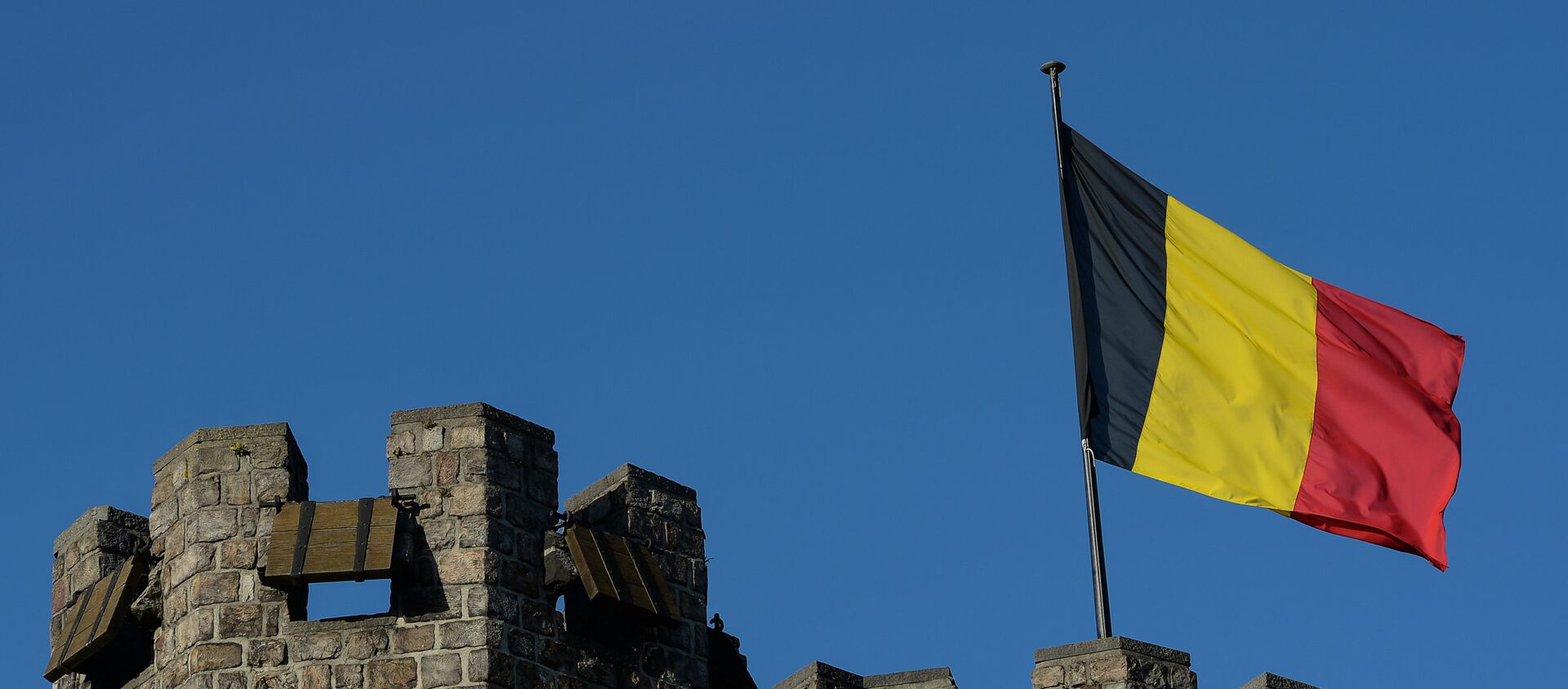 Флаг Бельгии на башне замка графов Фландрии в Генте. Архивное фото - Sputnik Узбекистан, 1920, 03.03.2021