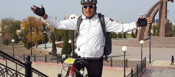 Оперный певец из Узбекистана руководитель ансамбля «Регистан» в Ташкенте Хурсанд Шеров Оперный певец из Узбекистана руководитель ансамбля «Регистан» в Ташкенте Хурсанд Шеров - Sputnik Узбекистан