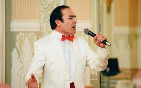 Оперный певец из Узбекистана руководитель ансамбля «Регистан» в Ташкенте Хурсанд Шеров - Sputnik Узбекистан