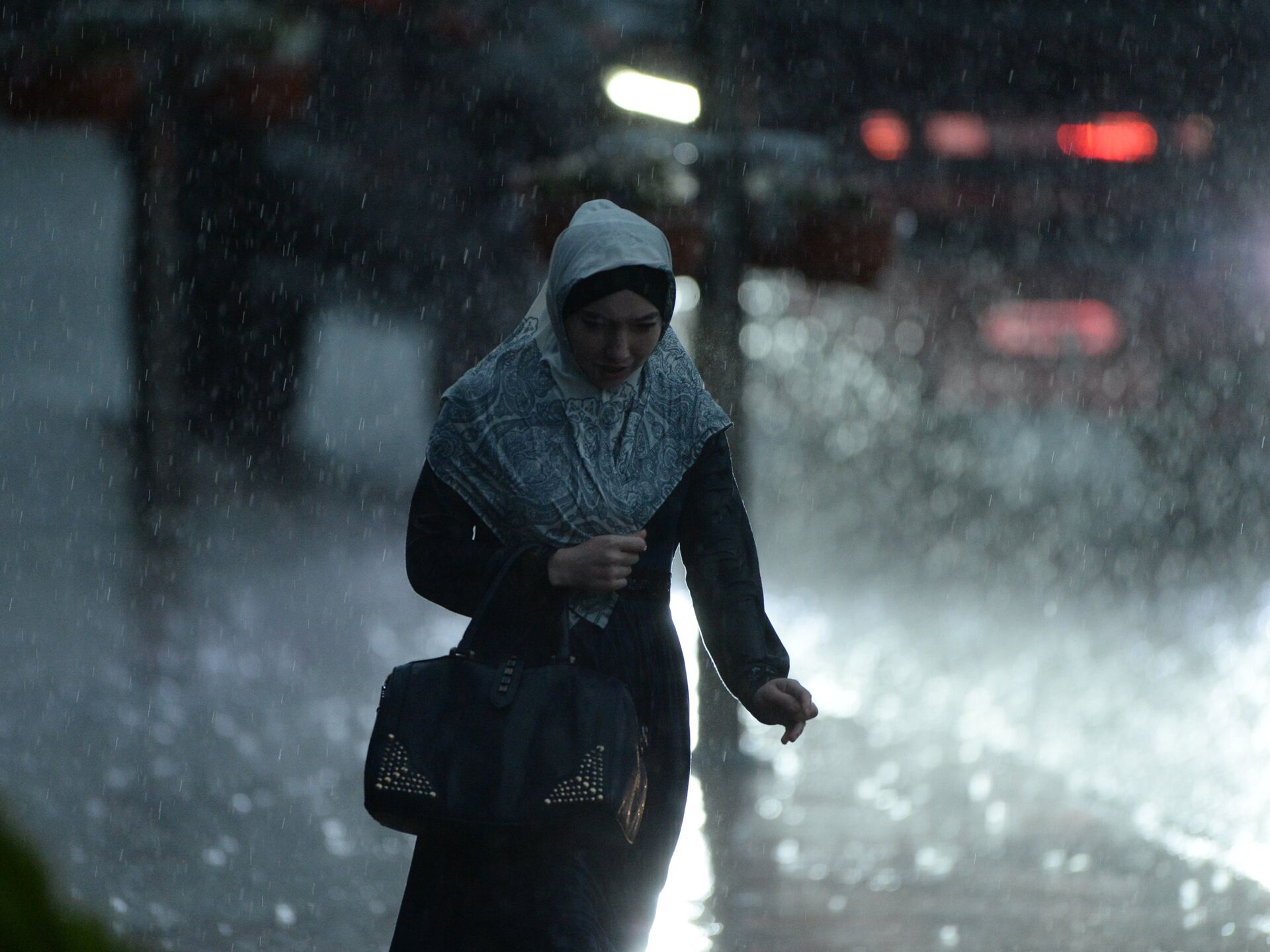 Rain 13. Дождь в Узбекистане. Фото дождя в Узбекистане. В Узбекистане ожидается снег. Дождь Узбекистан девушки.