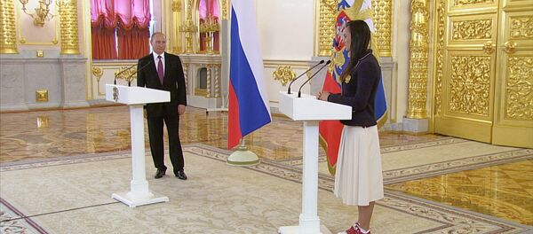 Проводы олимпийцев в Рио: напутствие Путина и слезы Исинбаевой Проводы олимпийцев в Рио: напутствие Путина и слезы Исинбаевой - Sputnik Узбекистан