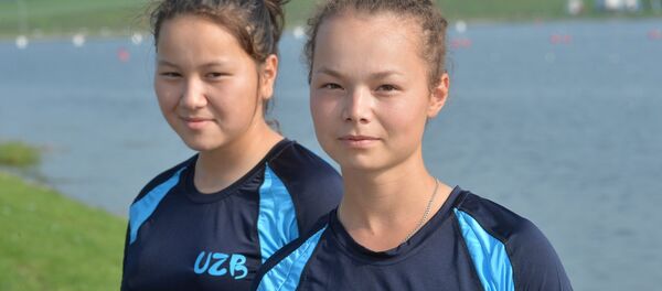 Спортсменки из Узбекистана Анна Тазбекова (справа) и Айжамал Жолдаспаева Спортсменки из Узбекистана Анна Тазбекова (справа) и Айжамал Жолдаспаева - Sputnik Узбекистан