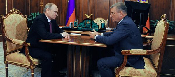 Россия Президенти Владимир Путин (чапда) ва Росреестр раҳбари Игорь Васильев Россия Президенти Владимир Путин (чапда) ва Росреестр раҳбари Игорь Васильев - Sputnik Ўзбекистон