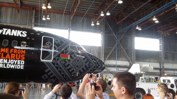 На голове у пилота танкистский шлем - Sputnik Узбекистан