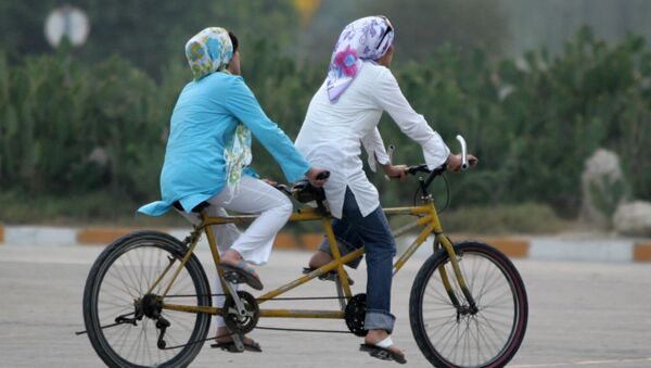 Иранские женщины на велосипедах - Sputnik Узбекистан